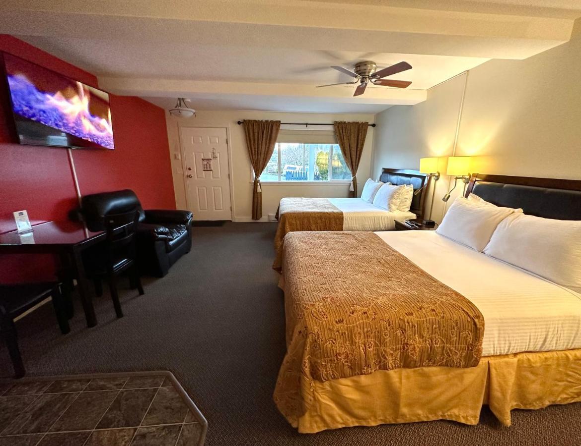 Bayshore Waterfront Motel 4*